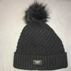 Ugg Australia beanie with pom, sheepskin inside